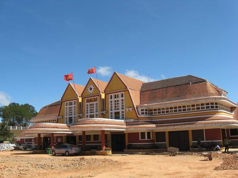 Mặt tiền ga Đà Lạt với ba mái nhọn đặc trưng